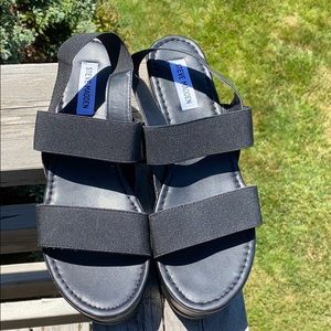 Steven Madden Zumma platform sandals in black